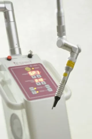 日高クリニック 施術 炭酸ガスレーザー